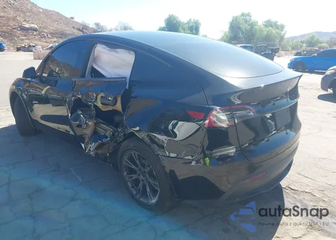 2025 Tesla Model Y Long Range Dual Motor Rear-Wheel Drive from USA, damaged, VIN 7SAYGDED5SF248415